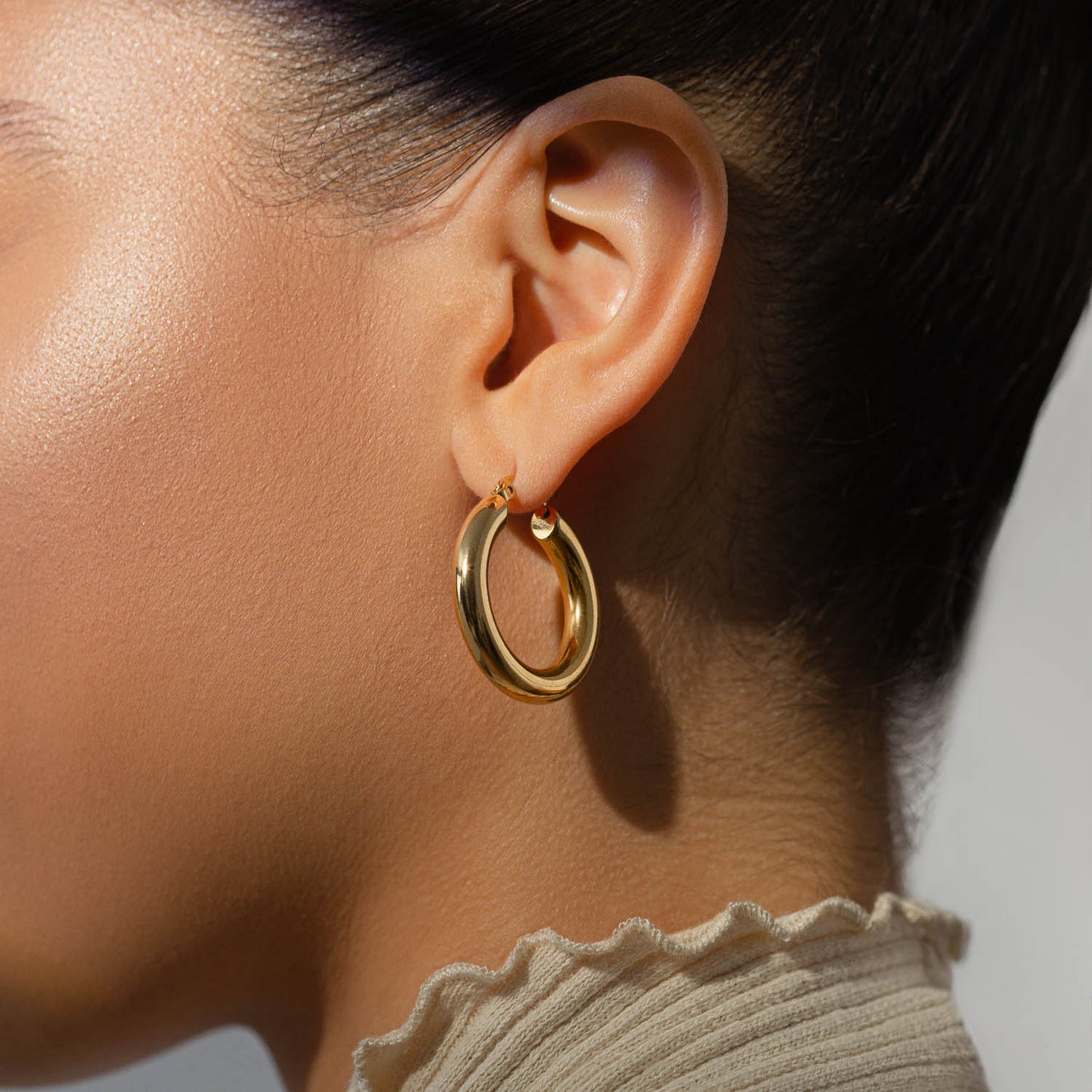 Gold Classic Hoop Earrings l1