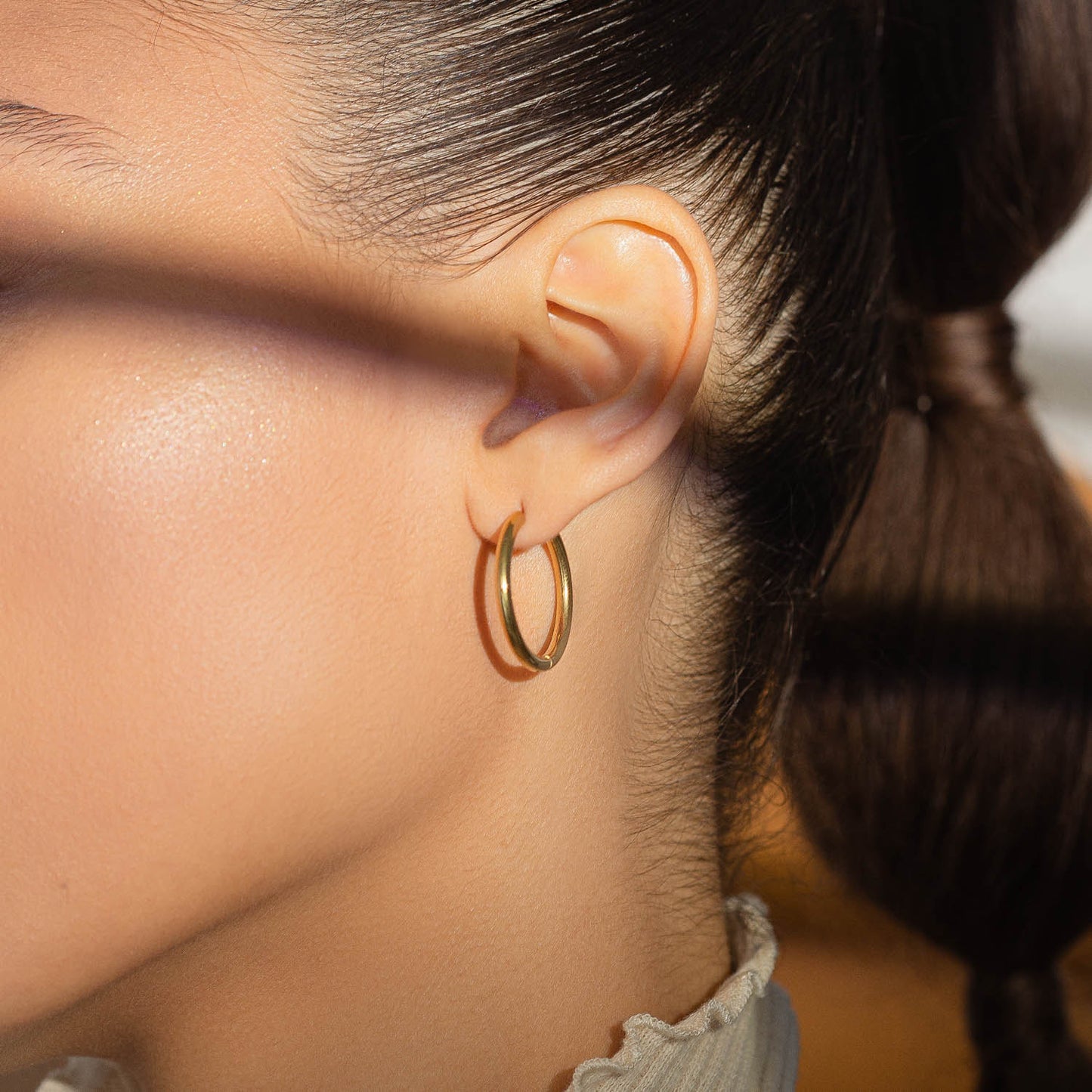 Gold Feather Hoop Earrings l1