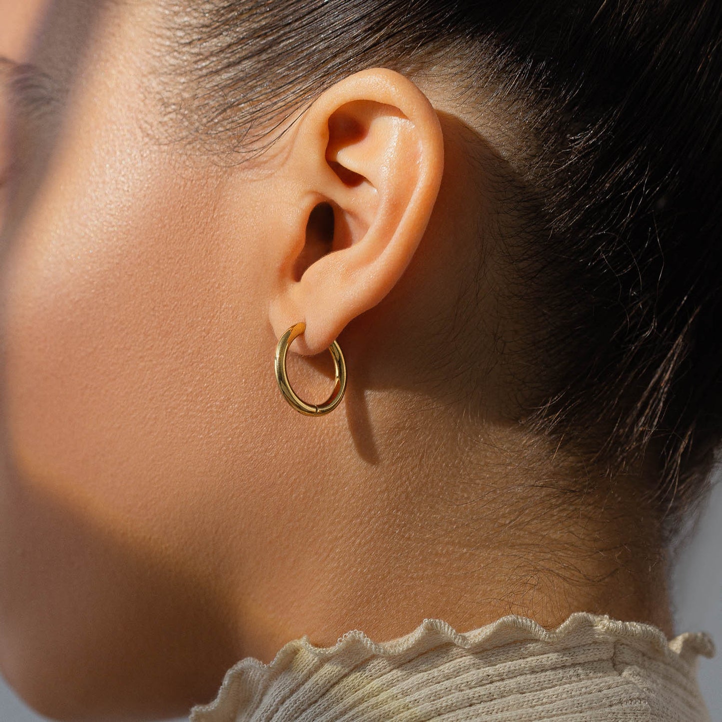 Gold Feather Hoop Earrings m1