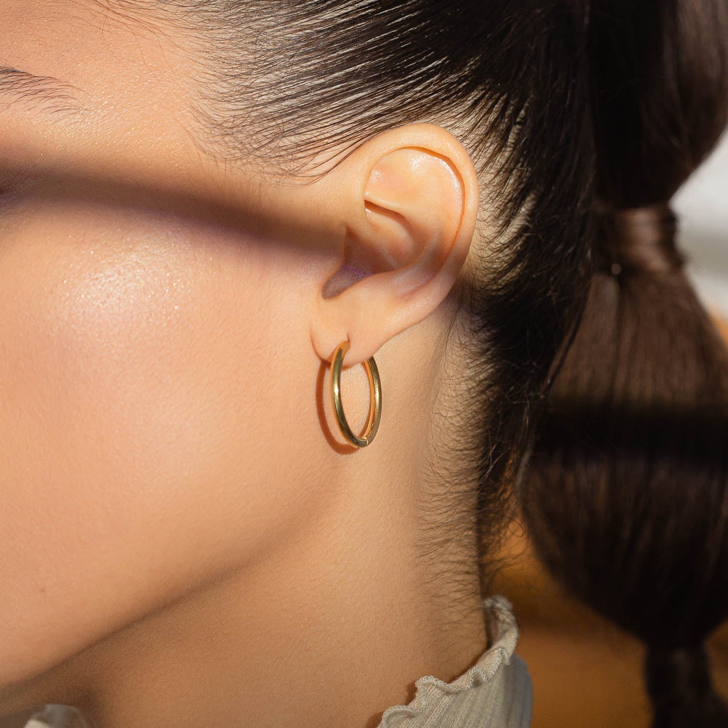 Gold Feather Hoop Earrings l1